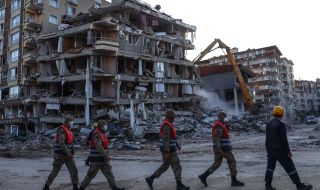 Двама млади мъже оцеляха 261 часа под развалините в Турция