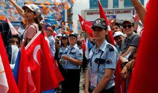 Турският премиер разкритикува наблюдателите