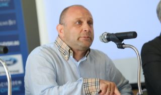 Тити Папазов: Много тежка година, по-подходящ от Сираков за Левски няма
