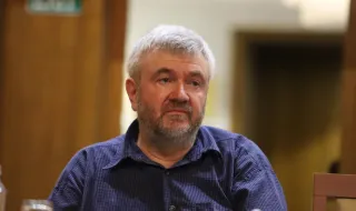 Теди Москов на 66: Режисьорът, който превърна абсурда в почерк
