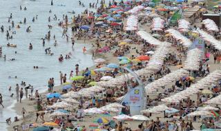 Ангелкова горда: Над €2 млрд. са приходите от чуждите туристи