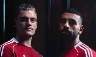Ливърпул показа новите си екипи: старт на ерата с Adidas (СНИМКИ)