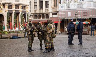 Бунт! Опит за щурм на полицейски участък в парижко предградие (ВИДЕО)