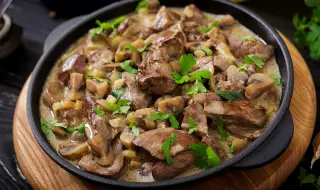 Рецепта на деня: Телешки дроб с нежен гъбен сос