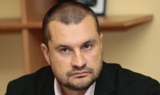 Калоян Методиев: Йотова участва в свалянето на редовното правителство с непрестанни вербални атаки. Меси се на партиите 