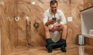 Лекар посочи най-добрата поза за изхождане: "Коленете по-високо от бедрата"