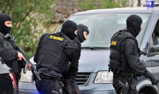 Унгарец закла с мачете семейството си