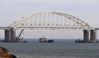 Водолази ще инспектират Кримския мост след експлозията