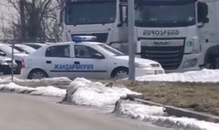 Манолова: Машини за гласуване за 65 млн. лв. се охраняват от … една кола на жандармерията