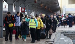 Около 250 украинци пристигат всеки ден в Русе с влак