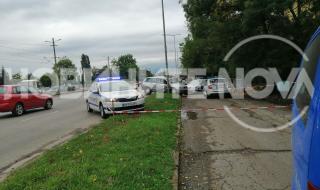 Мистериозен екшън в София! Мъж с прострелна рана прегази двама полицаи