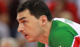 Владо Николов се просълзи на бенефиса си