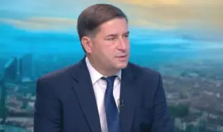 Доц. Борислав Цеков: Само Румен Радев, а не парламентът, може да смени Димитър Главчев
