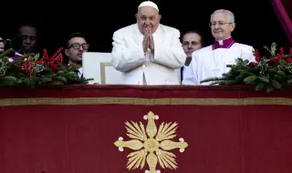 Pope Francis calls for peace and dialogue in Ukraine and other conflict zones during Christmas message 