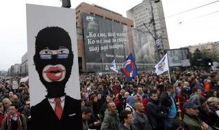 Хиляди срещу Вучич в Белград (СНИМКИ)
