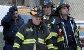 US пожарникар плати чужда сметка за ток. Вижте защо