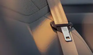 Volvo празнува 70-години от създаването на предпазния колан с подобрена технология