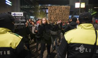 20 задържани в хаоса в Ротердам