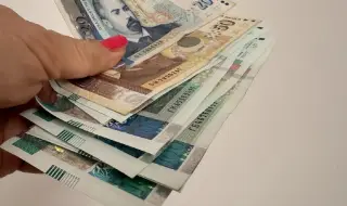 До полунощ фирмите трябва да платят данъците си