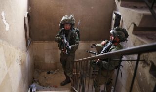 Израелски снайперисти стрелят по болница в Газа