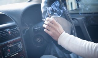 4 прости начина да се отървем от миризмата на цигари в колата