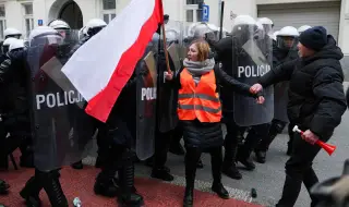 Too Many Ukrainians: The Mood in Poland is Changing 