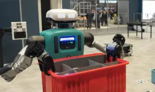 Хуманоидни роботи започват за сглобяват  Toyota RAV4 (ВИДЕО)