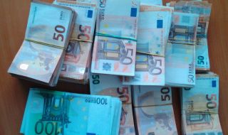 Митничари намериха 250 000 недекларирани евро в хладилен автомобил