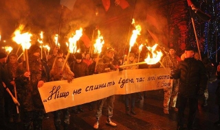 Хиляди почетоха националиста Степан Бандера (видео)