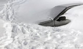 Изравяне на автомобили от снега - най-популярната обява в Русия за изминалия уикенд