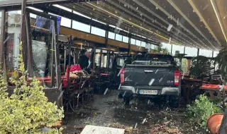 Джип се вряза в заведение в Пловдив