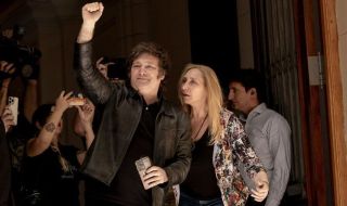 Десният кандидат Хавиер Милей спечели президентските избори в Аржентина ВИДЕО