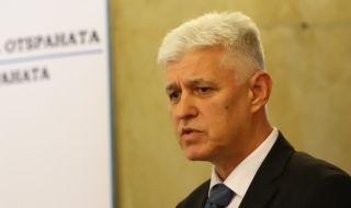 Министърът на отбраната: Процесите на модернизация на армията са тотално изостанали 