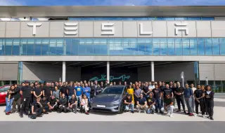 Tesla отрича, но данните показват друго - компанията съкращава пероснал в германската си фабрика 