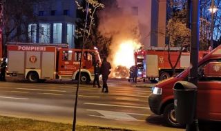 В Букурещ кола се вряза в портала на руското посолство