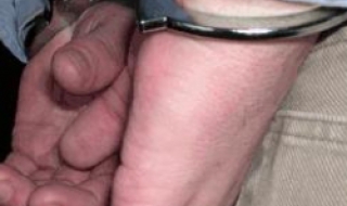 35-годишен рекламира бардак в нета