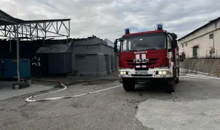 Fire burns in a farm with 30,000 birds near Chirpan 