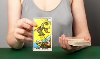  Защо българите ходят на гледачки и на таро?