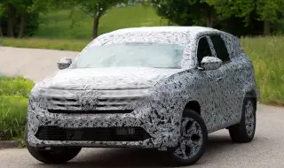 Близнакът на Dacia Bigster се появи по пътищата в Европа, но няма да се продава тук