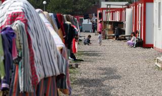 МВР: Няма да строим нови бежански лагери