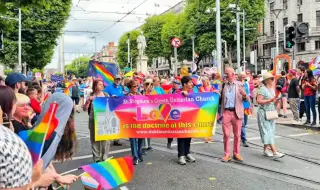 Над 100 000 души изпълниха улиците на Дъблин за Pride парада (ВИДЕО)