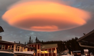 Красив облак във формата на НЛО (Снимка)