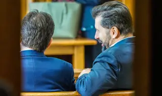 Тръгна делото срещу Кирил Петков и Божидар Божанов