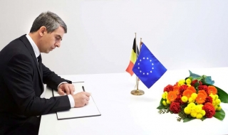 Силата на демократичното общество е, че то преодолява болката и страха