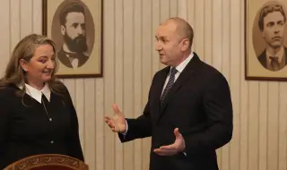 Само Деница Сачева отиде при Радев за консултации