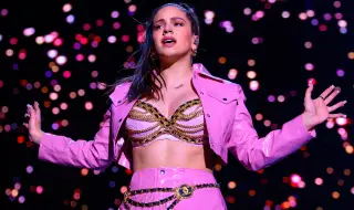 Певицата Росалия спря концерт в Италия заради хранително отравяне (ВИДЕО)