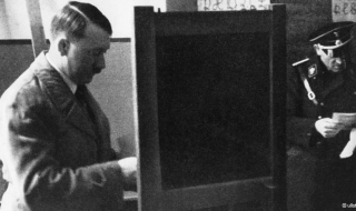 Фарсът, устроен от Хитлер