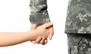 Мъжете в армията получават право на бащинство
