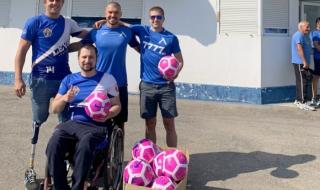 Разиграват на търг 15 топки с автографи на футболистите на Левски