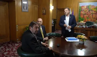Румен Радев: Проектите за ключовите магистрали да са готови до година